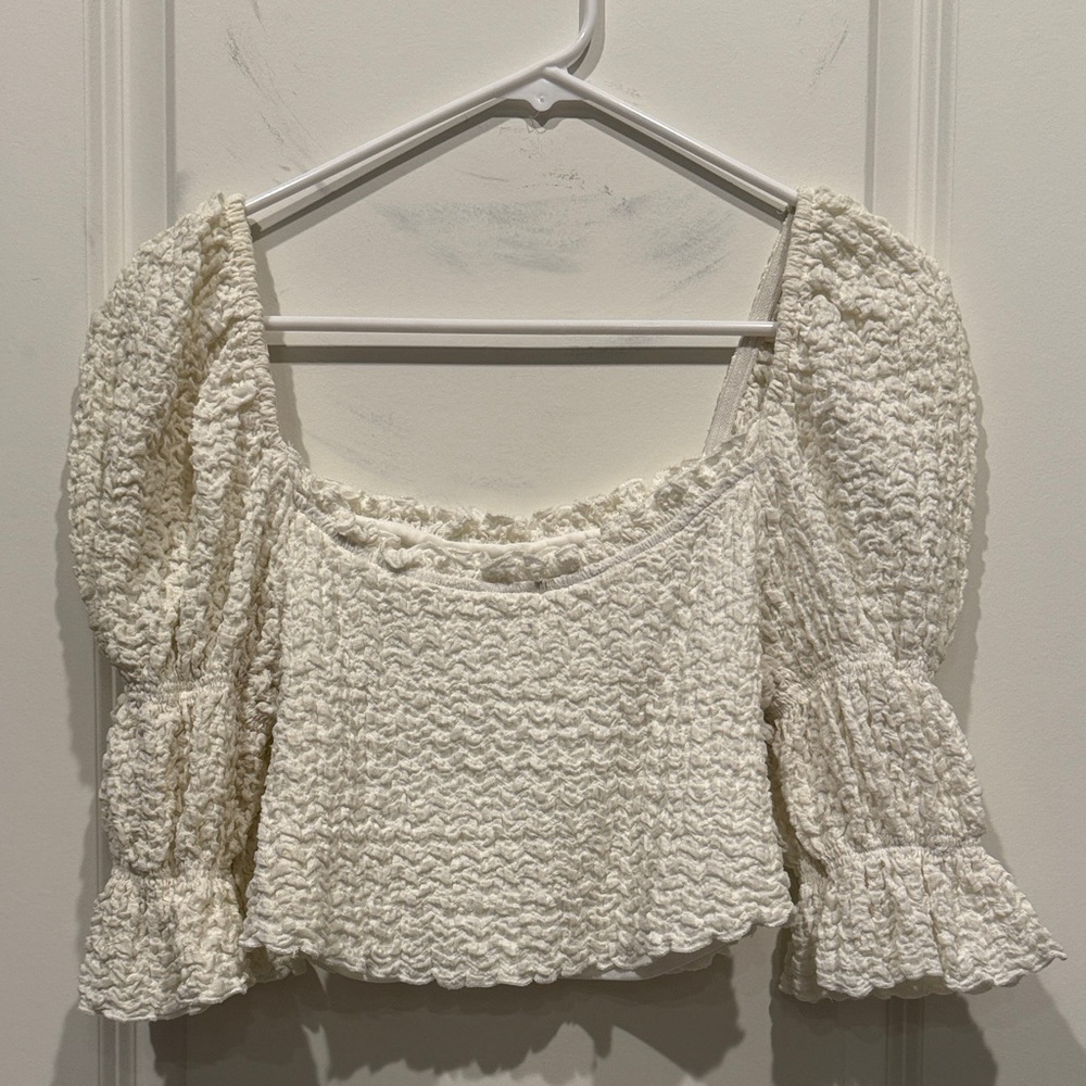 Mustard Seed, Size M,Cream Textured Blouse, Stretchy and smocking with elastic.